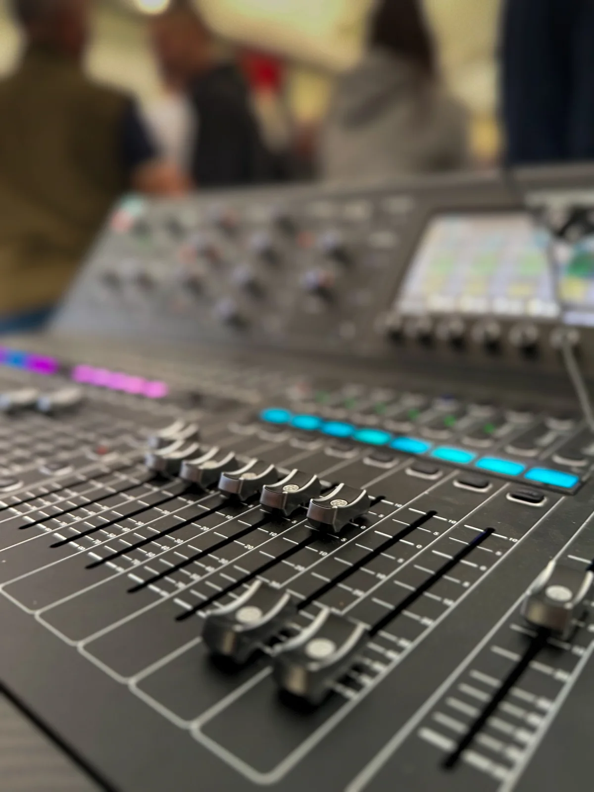 Equipo de sonido durante una conferencia